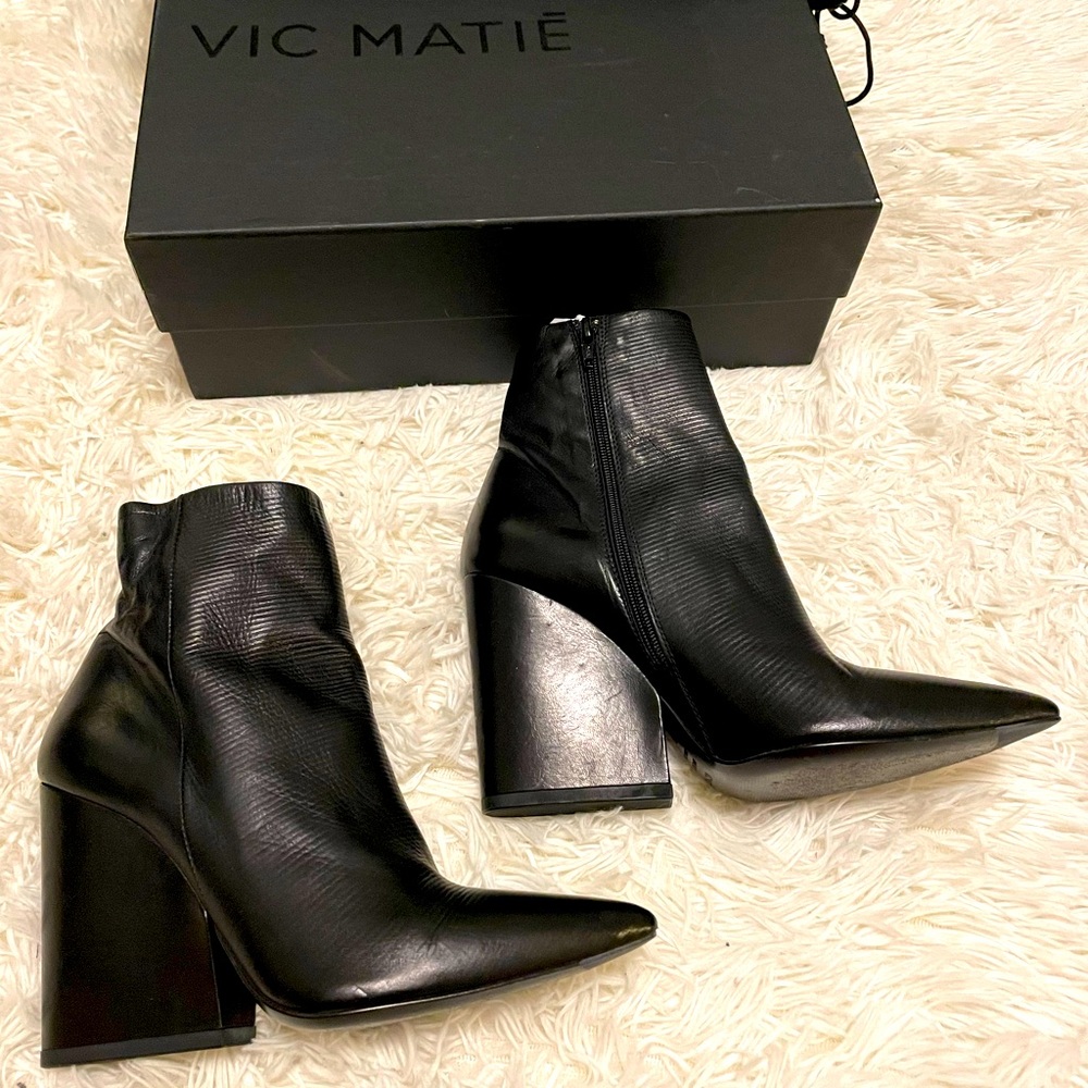 Beautiful Vic Matie leather heeled boots